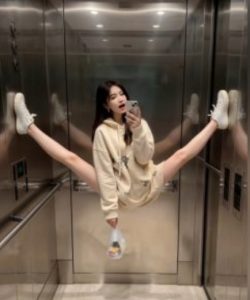 AI生成电梯一字马美女制作教程，条条流量上万，别再在外面被割韭菜了，全流程实操-八爪鱼资源库